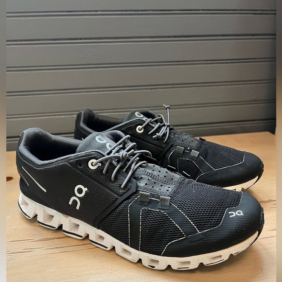 On Running Cloud Low Top Women's Sneakers Shoes Size 8.5 - Picture 1 of 10